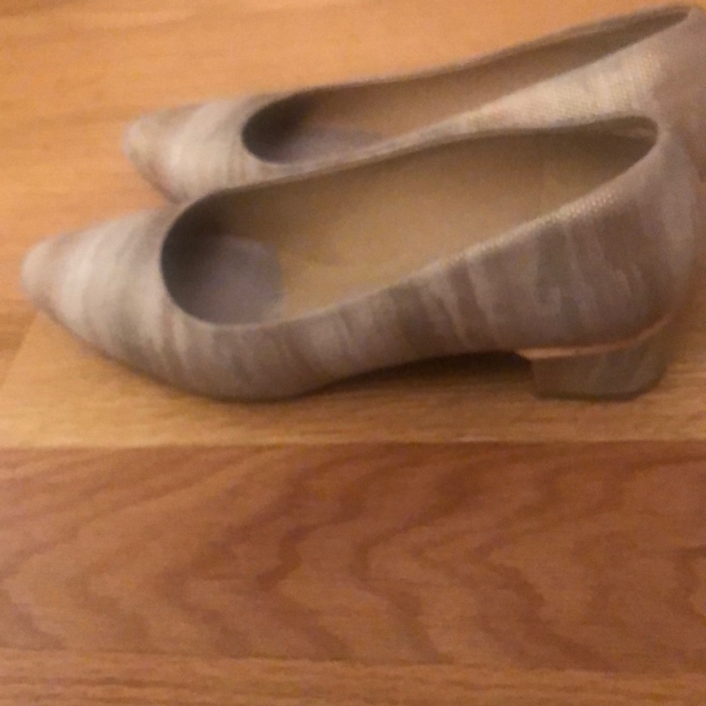 Van Eli sensible iridescent heels. Worn 2-3x.